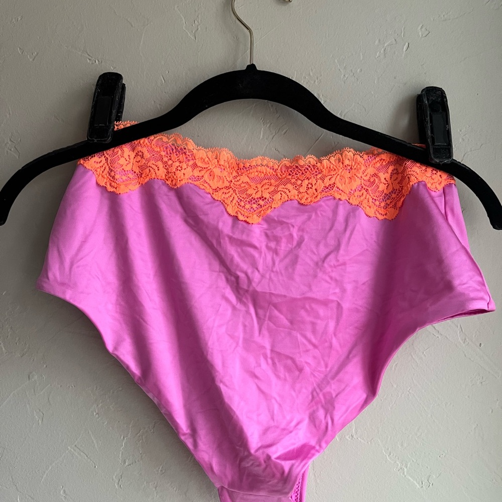 💖SKIMS LACE SWIM HIGH WAISTED FULL BRIEF BIKINI BOTTOM NEON ORCHID XS - Picture 7 of 7